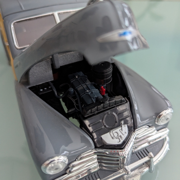 Maisto 1948 Chevrolet Fleetmaster Woody Wagon 1/18 Scale Die Cast Model Car - Picture 9 of 10